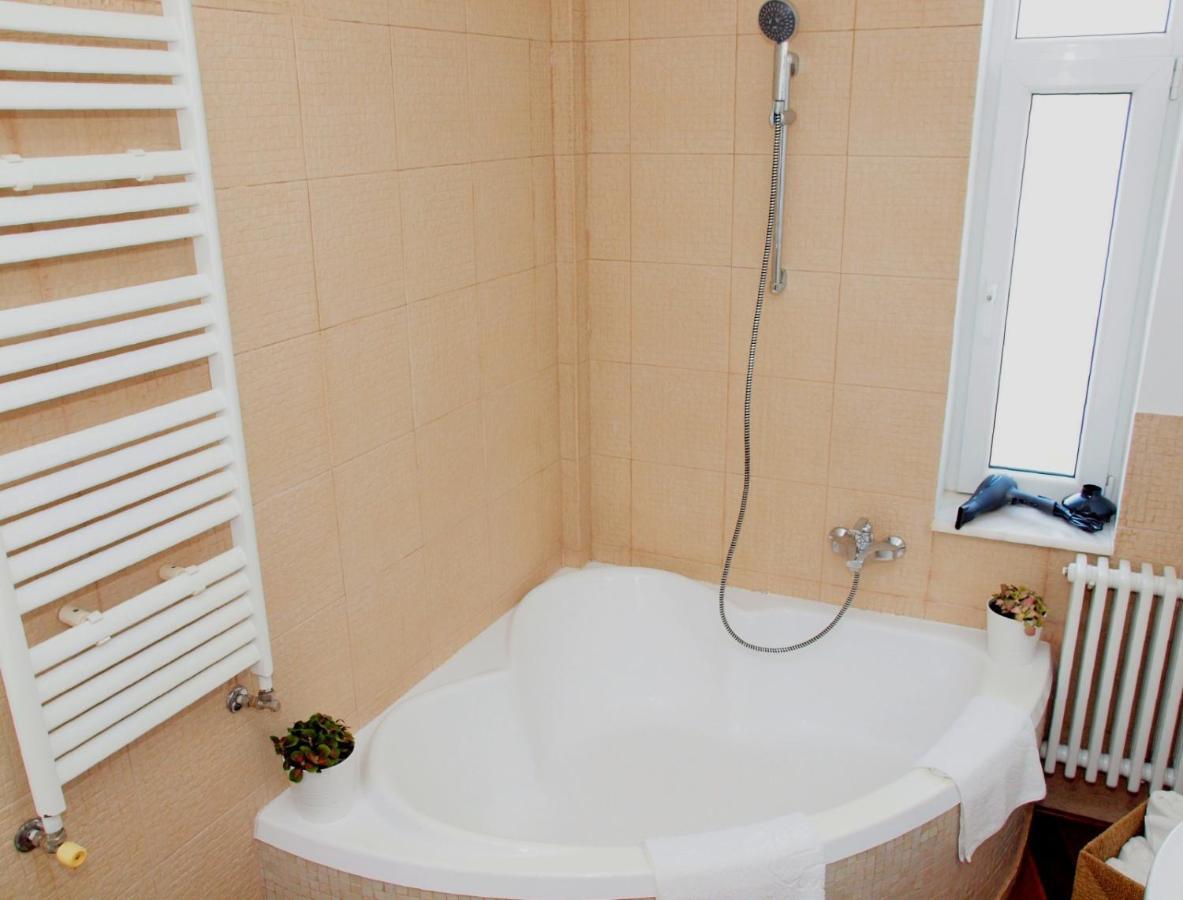 בוקרשט Sweet Dreams Suites Cismigiu Gardens מראה חיצוני תמונה